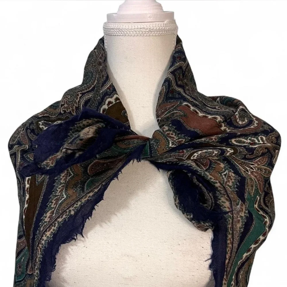 Club7 Elegant Paisley square‎ Scarf 100% Wool